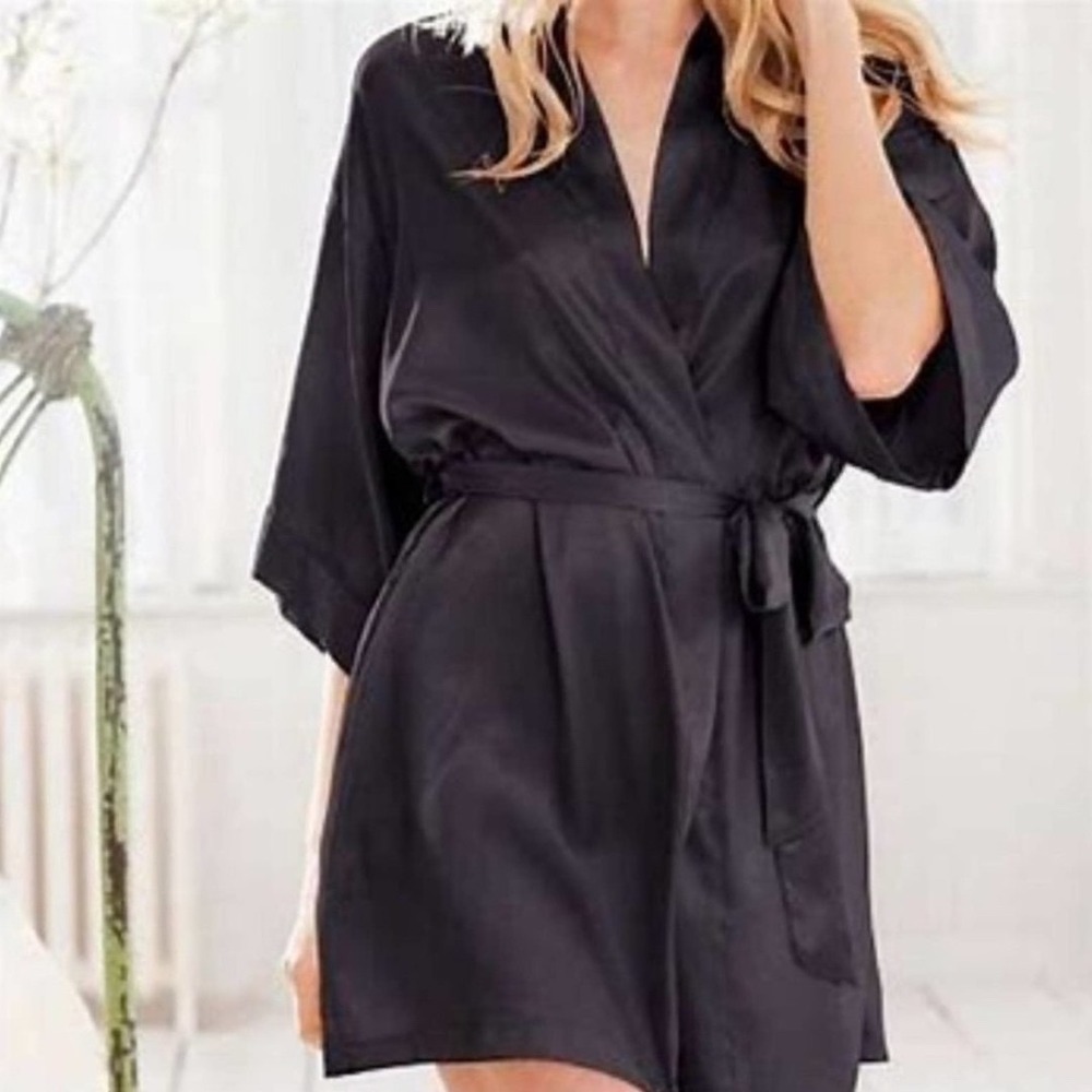 Victoria's Secret Black Satin Robe Kimono Short Wrap One Size OS Lingerie Sleep